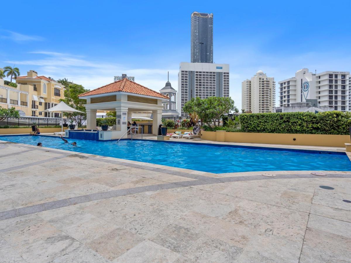 Spectacular Ocean View 3 Pools Gym And Sauna * Gold Coast